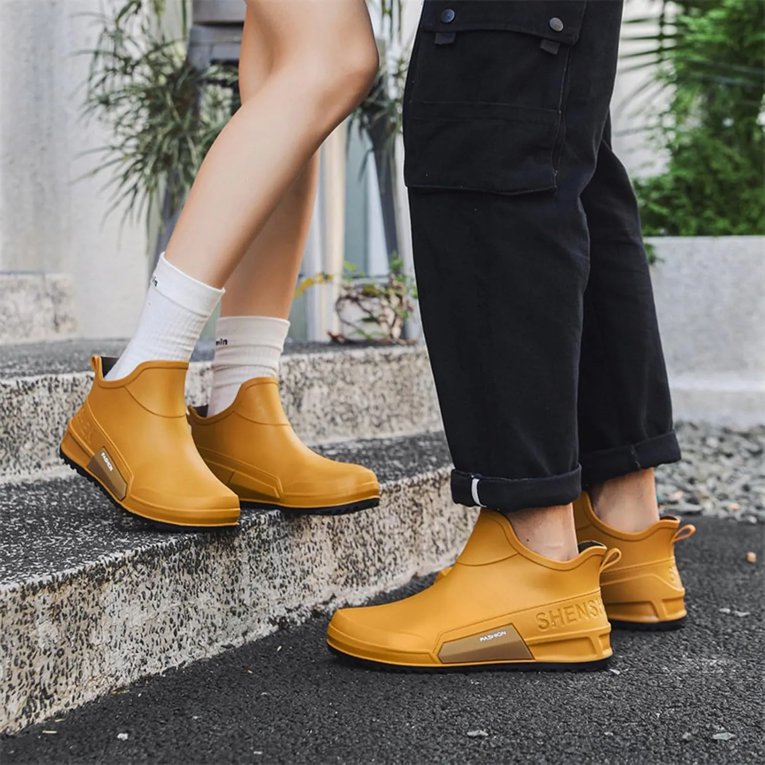 Rain Boots Couples Students Work Fishing Non Slip Warm Rubber Shoes Rain Boots Woman Short Flat Boots Barefoot Shoes