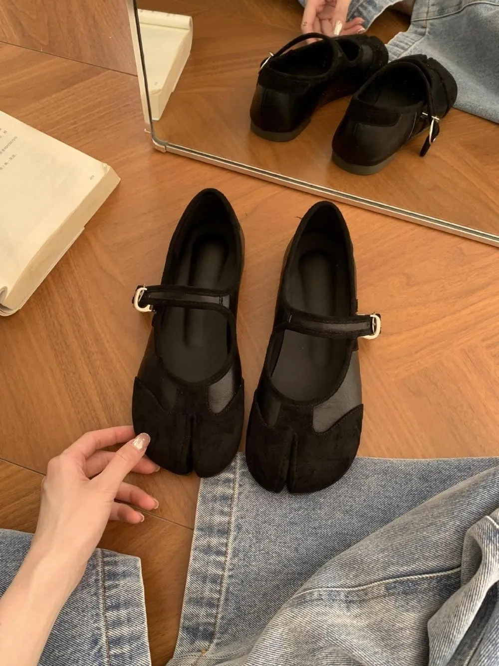 Tabi Shoes Split Toe Mary Janes for Women Girls Slip On Ballerina Flats Y2K Goth Low Heels with Straps Soft Lightweight Suede Round Toes Dress Loafers Casual Comfort Walking Slippers Office Business