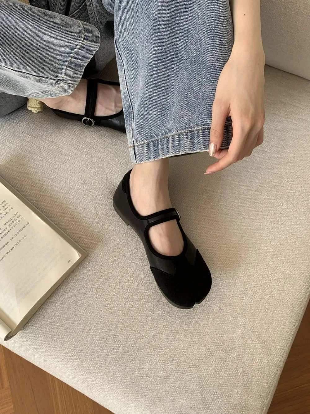 Tabi Shoes Split Toe Mary Janes for Women Girls Slip On Ballerina Flats Y2K Goth Low Heels with Straps Soft Lightweight Suede Round Toes Dress Loafers Casual Comfort Walking Slippers Office Business