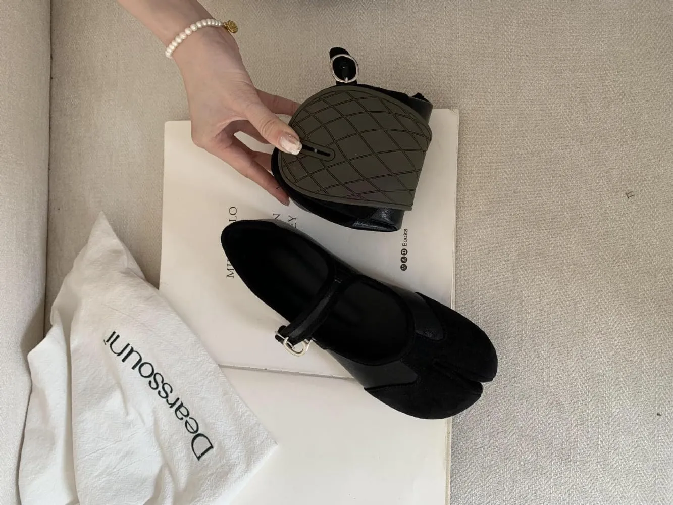 Tabi Shoes Split Toe Mary Janes for Women Girls Slip On Ballerina Flats Y2K Goth Low Heels with Straps Soft Lightweight Suede Round Toes Dress Loafers Casual Comfort Walking Slippers Office Business