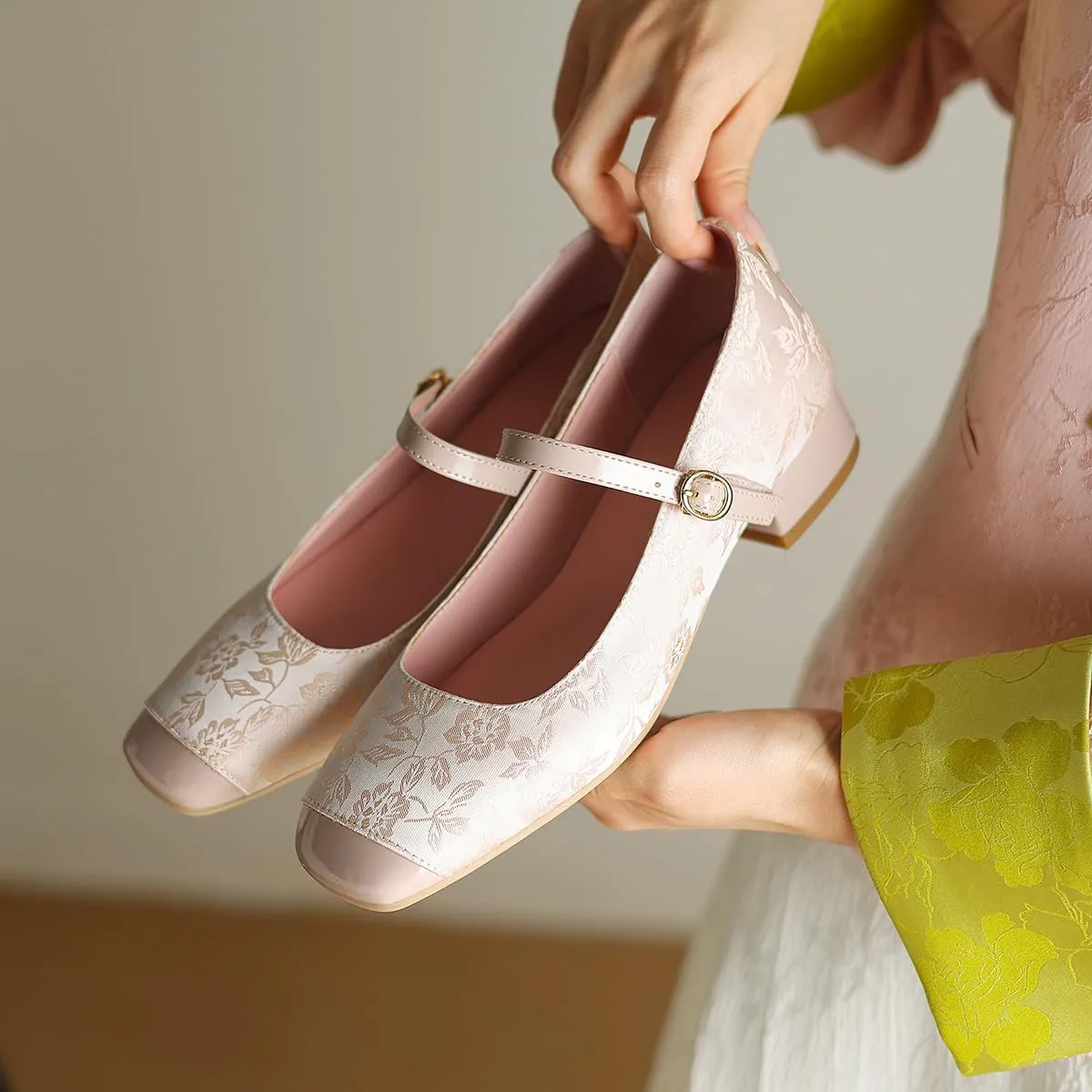 Women Square Closed Toe Mary Jane Flats Ankle Strap Cap Toe Flats Two-Toned 1 Inch Low Flat Heel Dress Shoes Embroidered Flat Shoes for Office Ladies Girls Party Club Driving Flats 4-10 M US