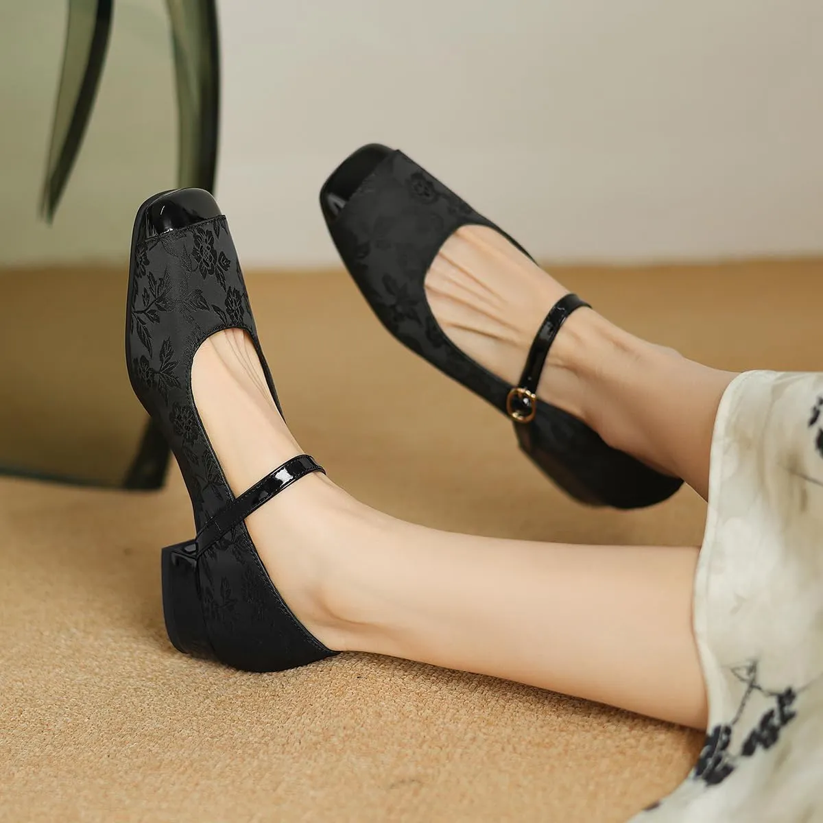 Women Square Closed Toe Mary Jane Flats Ankle Strap Cap Toe Flats Two-Toned 1 Inch Low Flat Heel Dress Shoes Embroidered Flat Shoes for Office Ladies Girls Party Club Driving Flats 4-10 M US